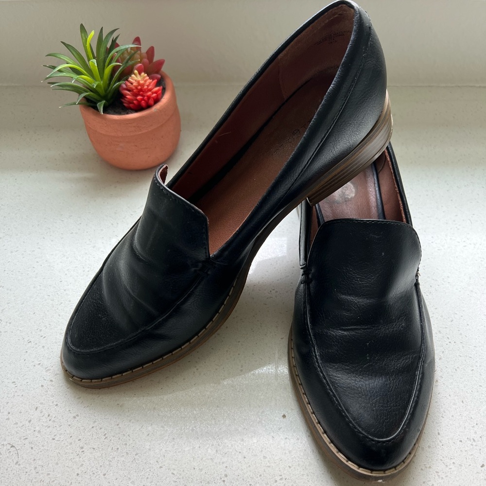Índigo Rd. Loafers size 7 1/2.